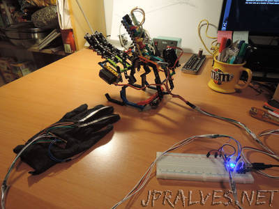 3-fingered Arduino robot hand