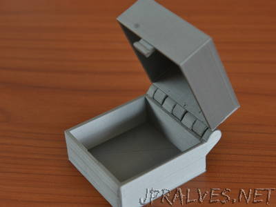 Hinged Box With Latch, Somewhat Parametric and Printable In One Piece