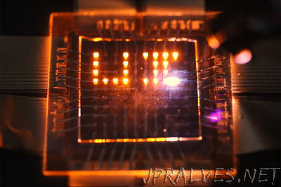 Dual-function nanorod LEDs could make multifunctional displays