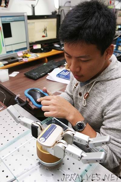 Prof. Jung Kim and Prof. Inkyu Park developed a tactile sensor that can act as a skin for a robot