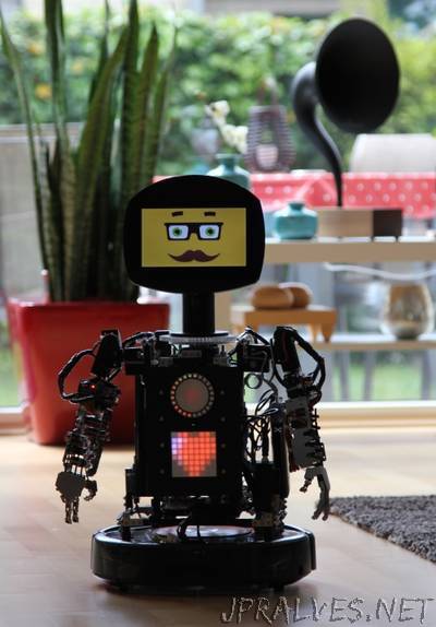 Roobert - A raspberry pi and roomba robot