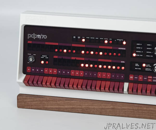 PiDP-11: Replica of the 1970s PDP-11/70