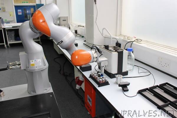 Experiment too big? Hire a mobile robot scientist
