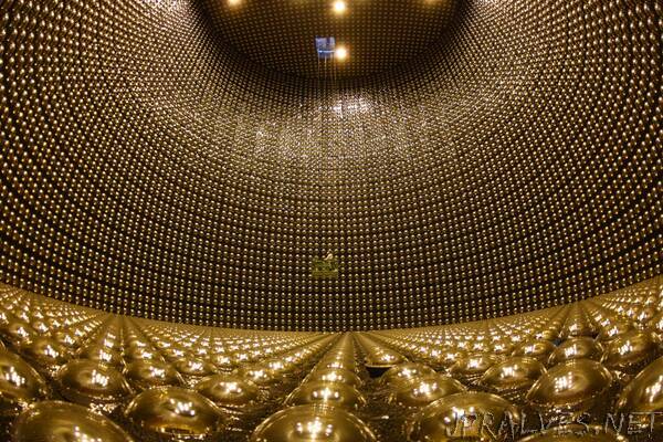 Observing ancient neutrinos