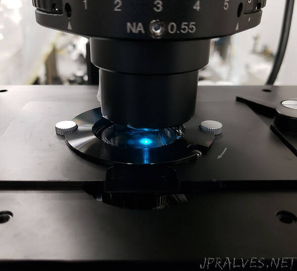 Light-Shrinking Material Lets Ordinary Microscope See in Super Resolution