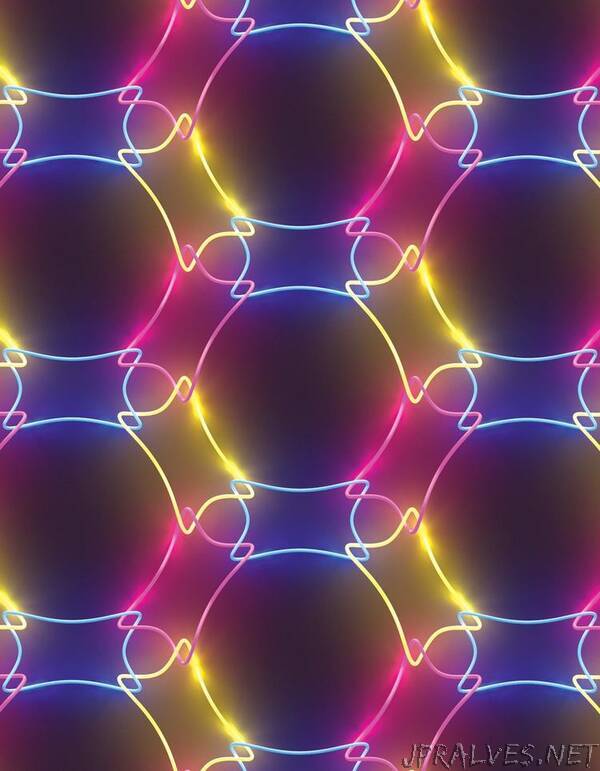 Electrons in a crystal exhibit linked and knotted quantum twists