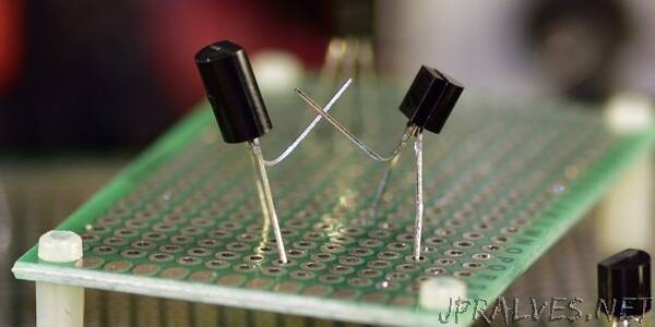 Organic bipolar transistors