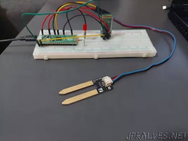 Soil moisture sensor with message notification