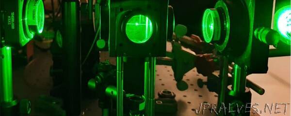An illuminated water droplet creates an ‘optical atom’
