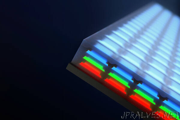 Engineers invent vertical, full-color microscopic LEDs
